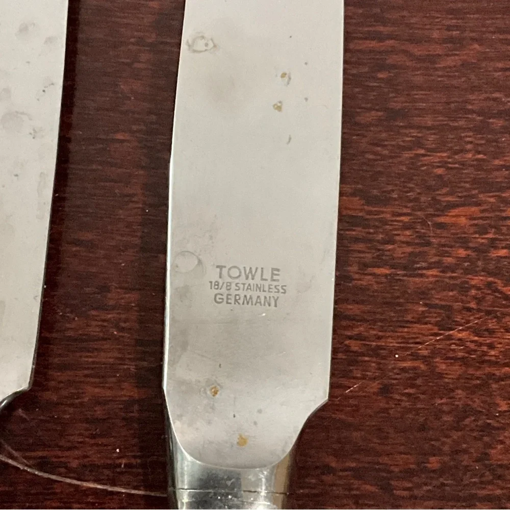 Set of 2 Towle Georgian House Oxford Scroll New French Dinner Knives 9 1/4”